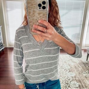 Jessica Simpson Striped knit Vneck pullover sweater womens small (072)